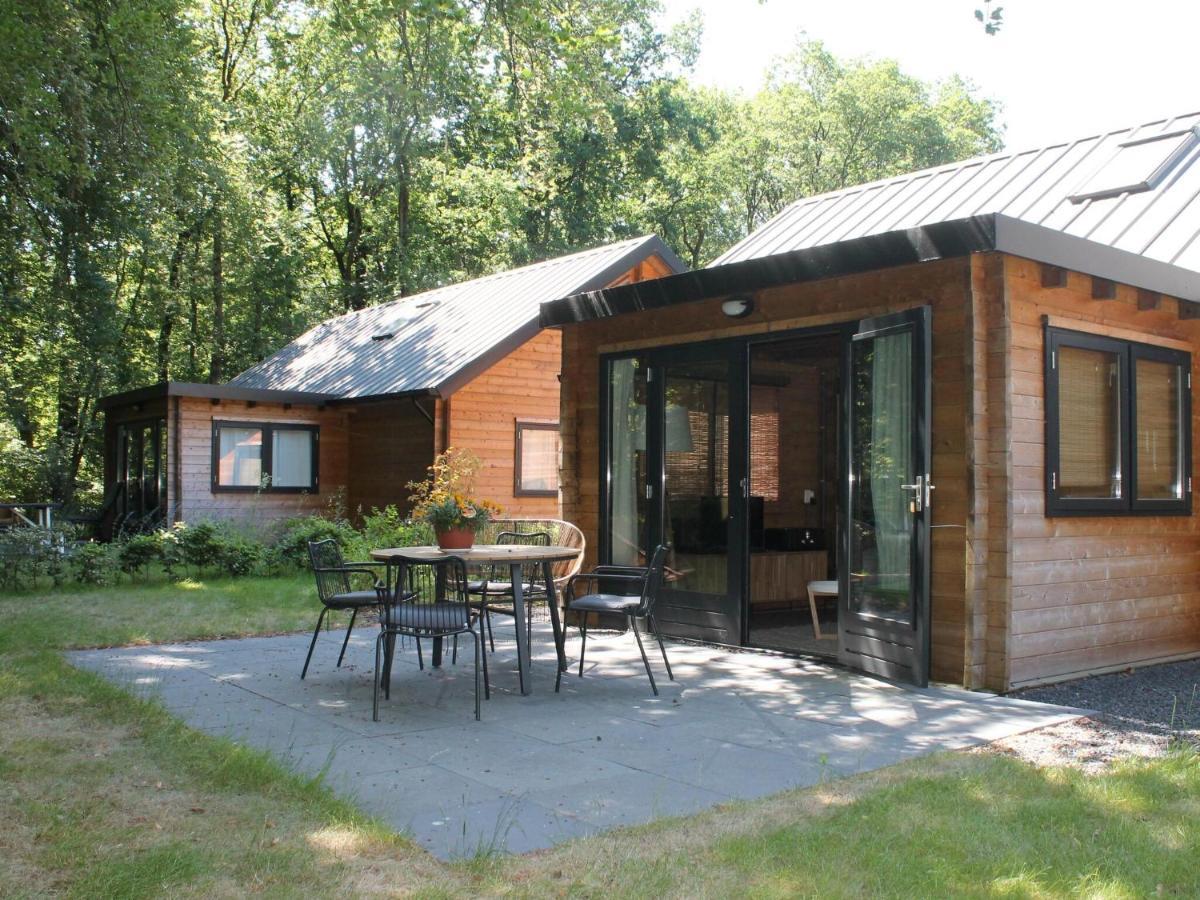 أوترخت Cosy Wooden House Amid Woods In Soesterberg المظهر الخارجي الصورة